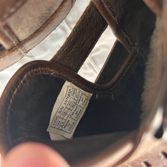 UGG Women’s Patsy Brown Leather Buckle Ankle Boot Size 8.5 - Picture 6 of 7